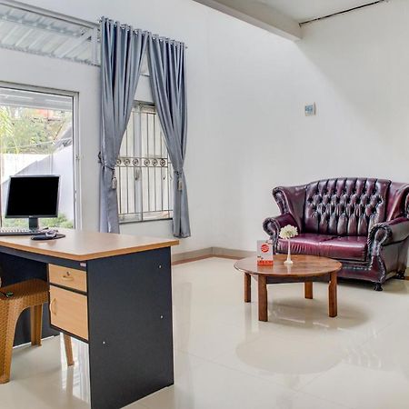 Oyo 3690 Wisma Yani Syariah Padang  Luaran gambar