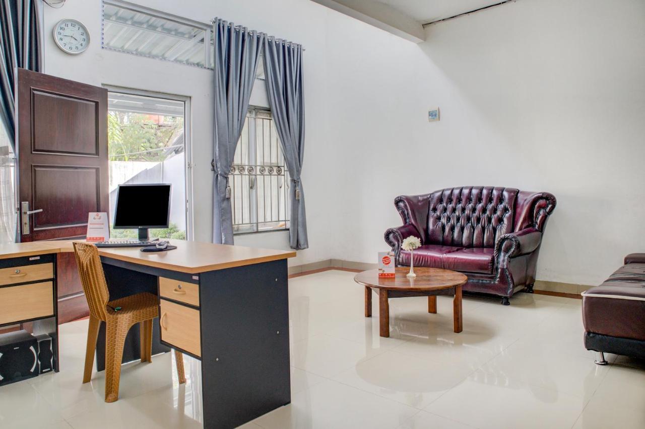 Oyo 3690 Wisma Yani Syariah Padang  Luaran gambar