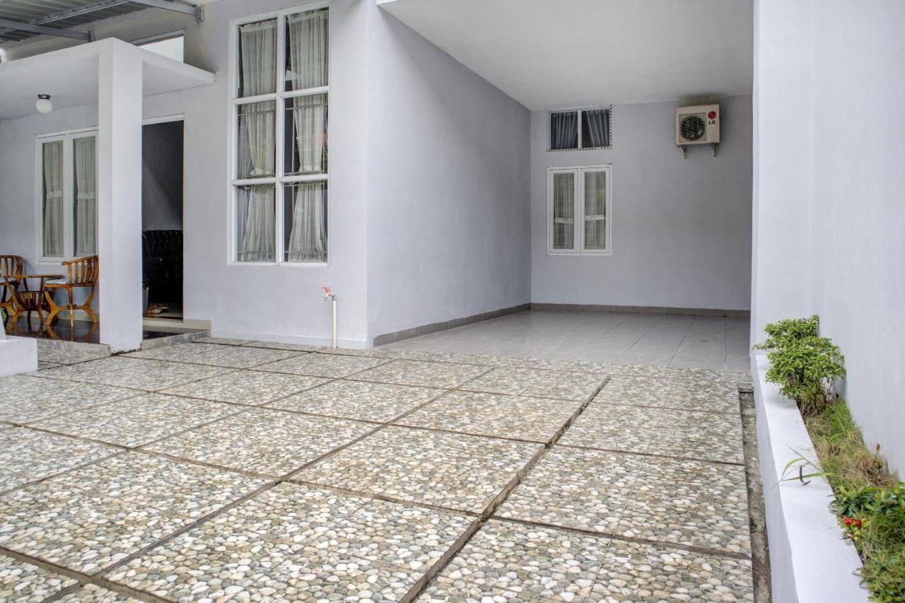 Oyo 3690 Wisma Yani Syariah Padang  Luaran gambar
