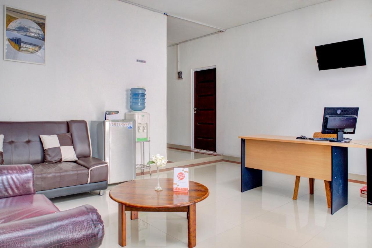 Oyo 3690 Wisma Yani Syariah Padang  Luaran gambar